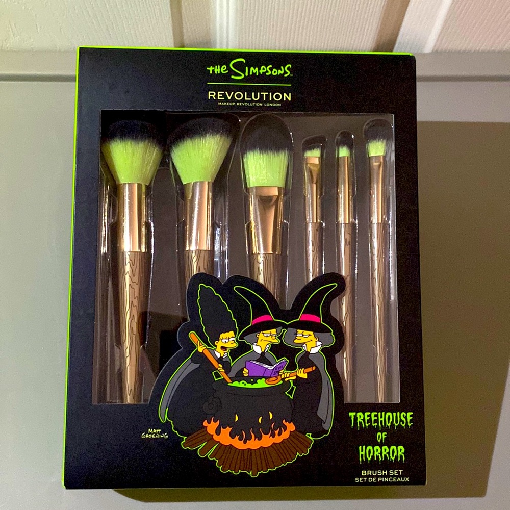 *Brand New* The Simpsons Bouvier Coven Brush Set - 6 Brush Set.